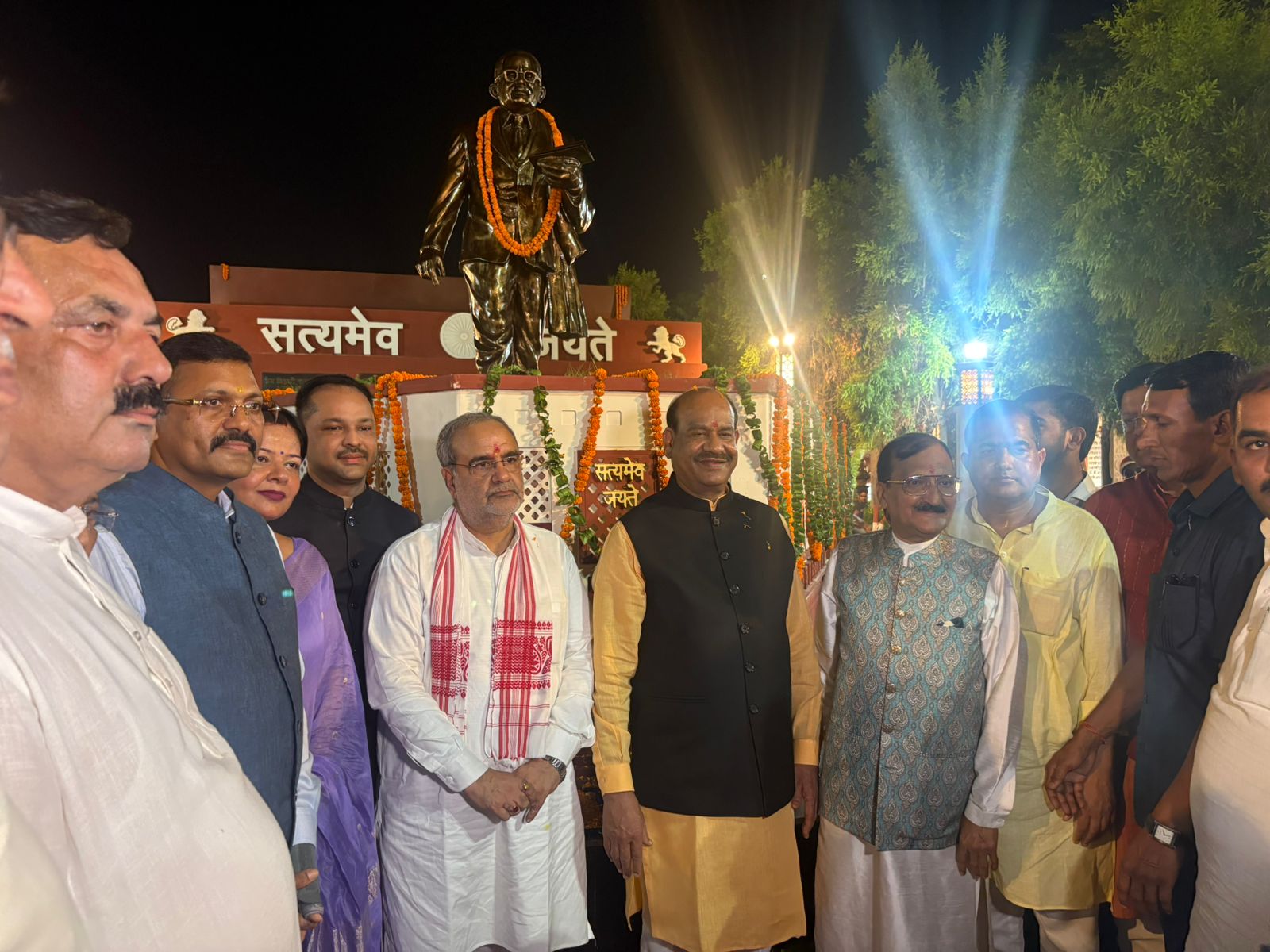 मुरादाबाद : लोकसभा स्पीकर ओम बिड़ला ने किया संविधान साहित्य पार्क का उद्घाटन