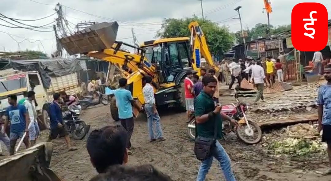 मुरादाबाद : सचिव की पिटाई के बाद प्रशासन का मंडी में ताबड़तोड़ एक्शन, जमीदोज़ किए जा रहे अवैध निर्माण